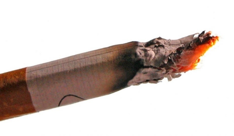 Zapálená cigareta 
