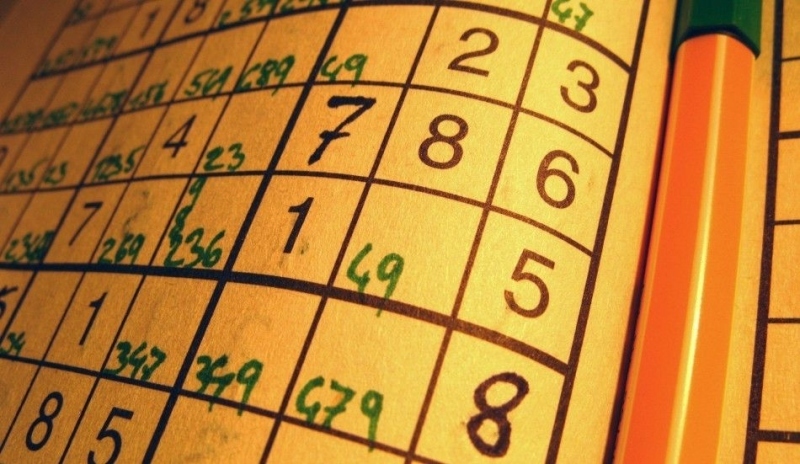 Doplňování sudoku na  papíře 