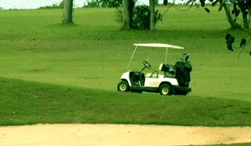 Golfový vozík na hřišti 