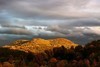 Bouřkové mraky nad lesem 