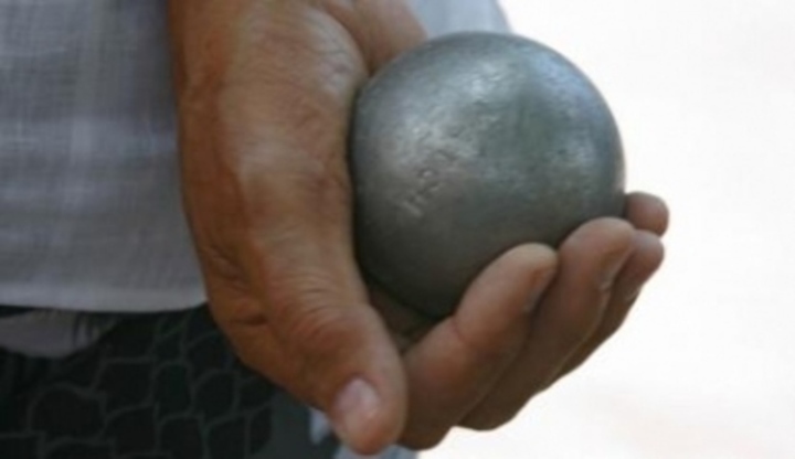 Petanque sevřený v dlani 