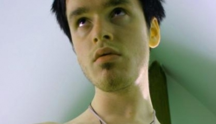 Muž s očima do vrchu 