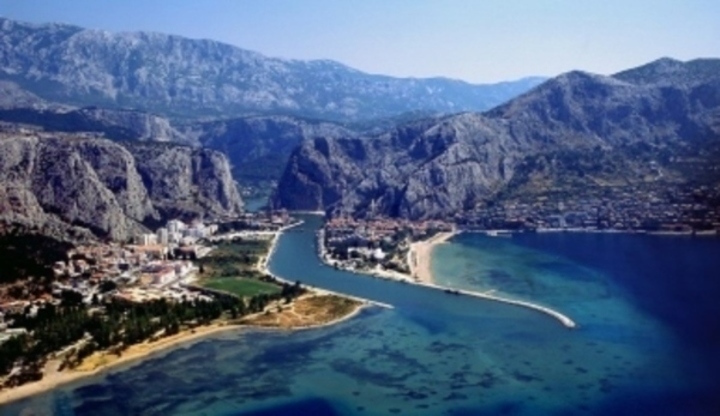 Pohled na Omiš v Chorvatsku 