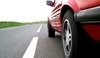 Auto jedoucí u středové čáry 