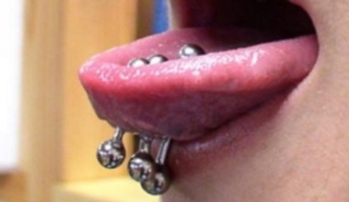 Piercingy v jazyku