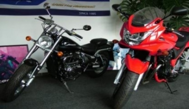 Dvě odlišné motorky 