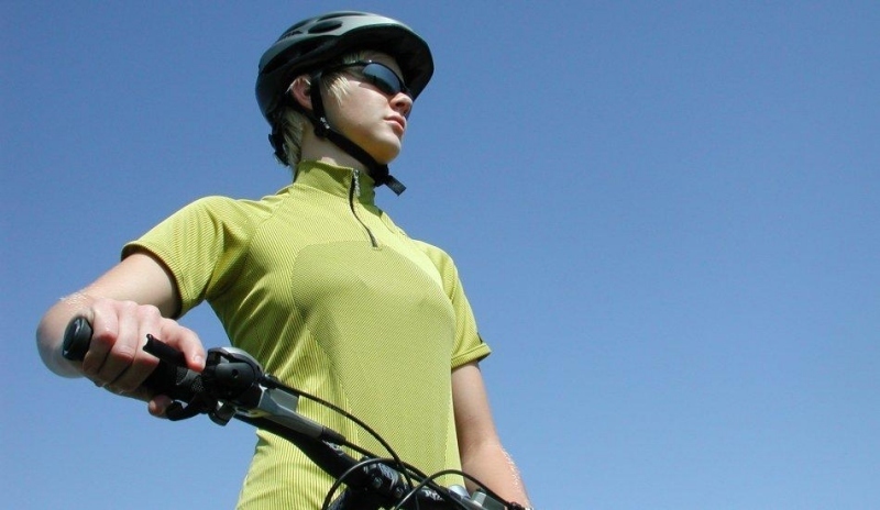 Cyklistická helma chrání nejchoulostivější část našeho těla.