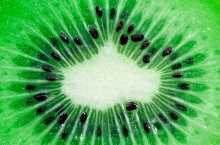 Detail rozkrojeného kiwi