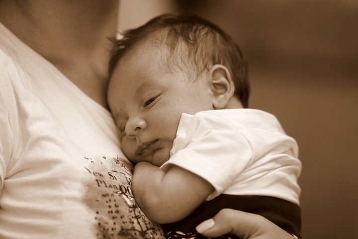 Nošení dětí na těle - baby-vak či krosnička?