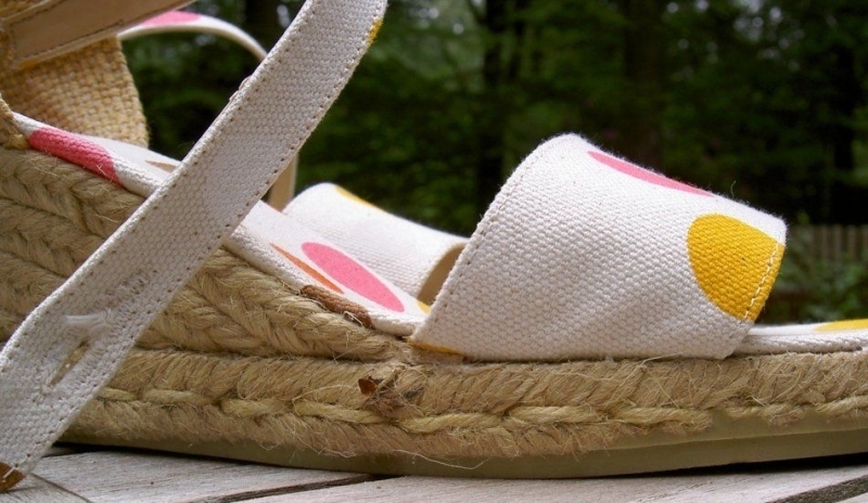 Plátěná bota na klínu 